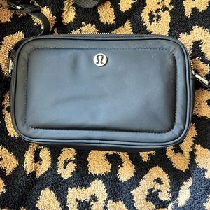 Lululemon Crossbody camera bag 2L